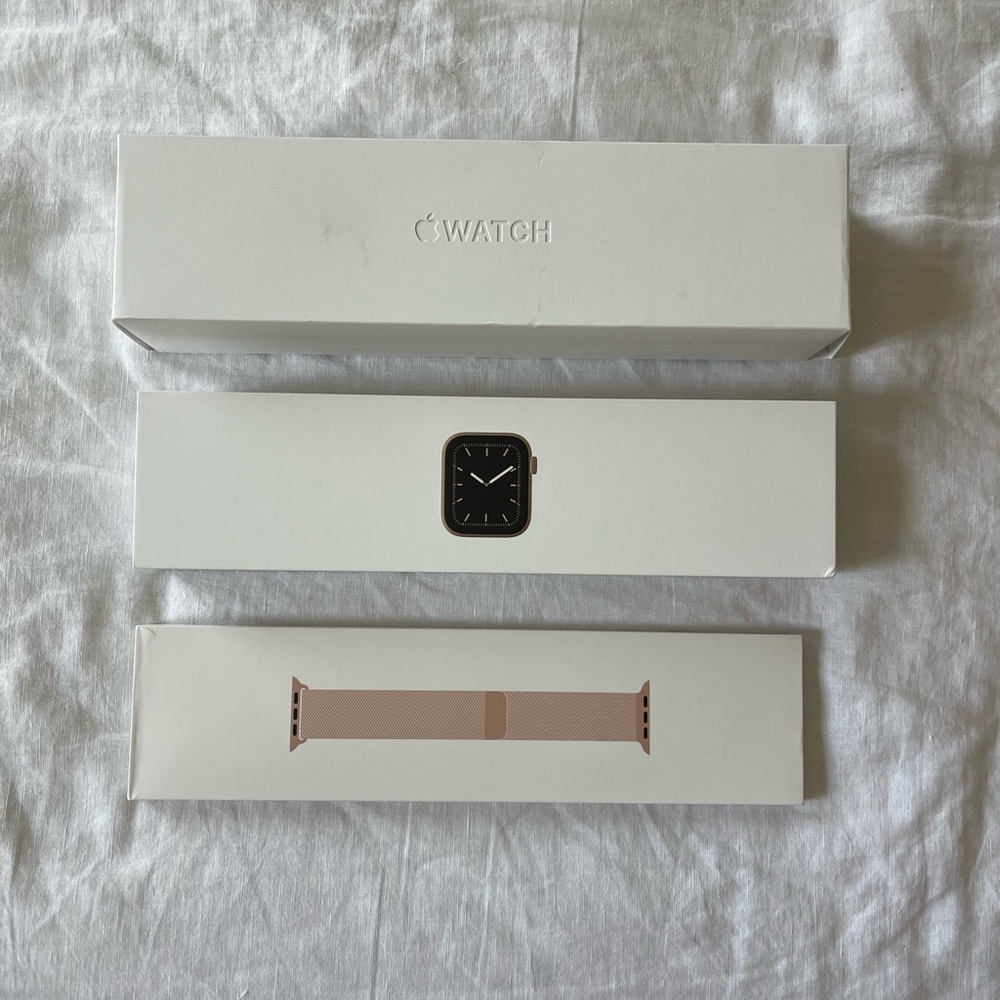 Apple Watch Series 5 - Gold Stainless Steel Milanese Loop - 44mm